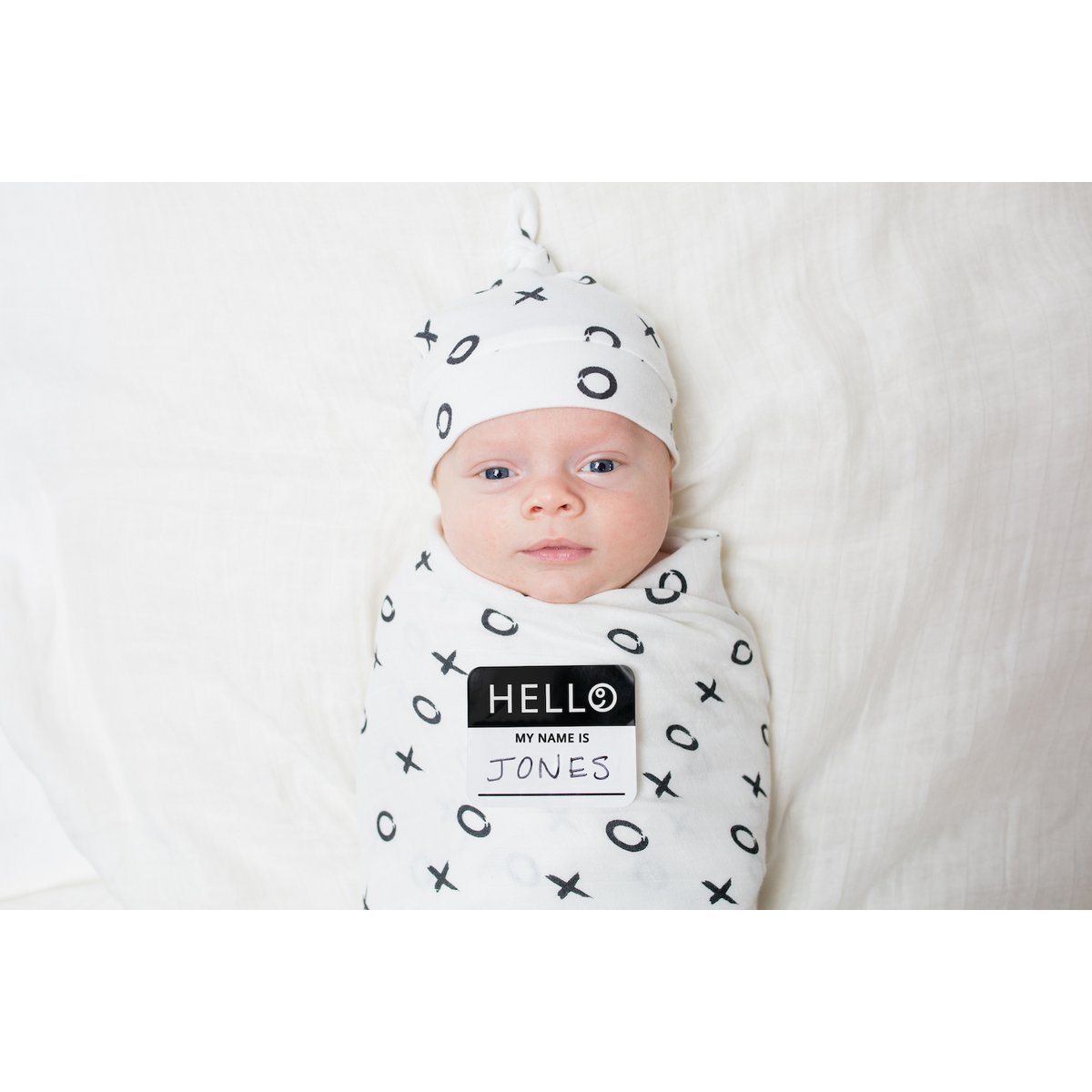 Lulujo Hello World Swaddle & Hat - Hugs & Kisses