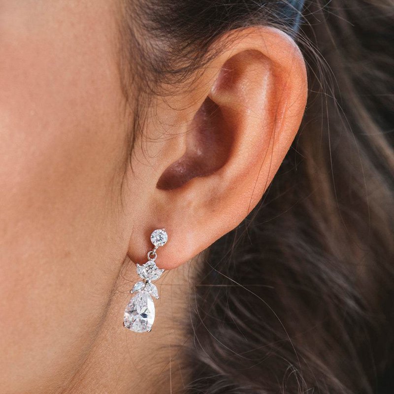 Drop-shaped earrings with white zircons