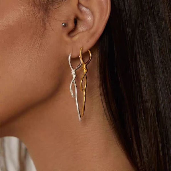 Boucles d'oreilles fines à nœud torsadé au design unique, une paire