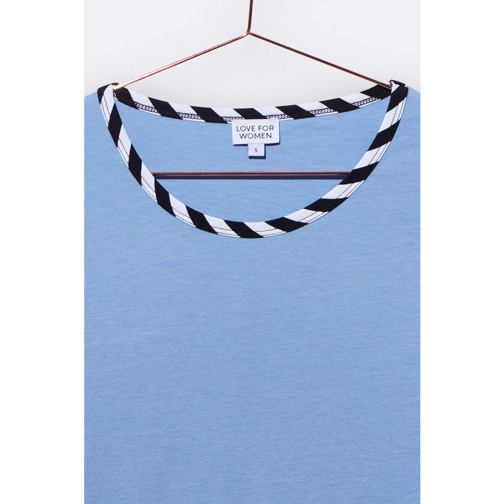 Balthasar t-shirt in lavendelblauw met gestreepte bies voor dames