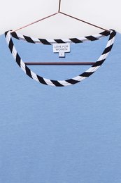 Balthasar t-shirt in lavendelblauw met gestreepte bies voor dames