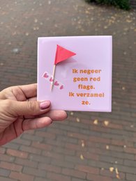Tuile Drapeaux Rouges – « Je les collectionne » 🚩