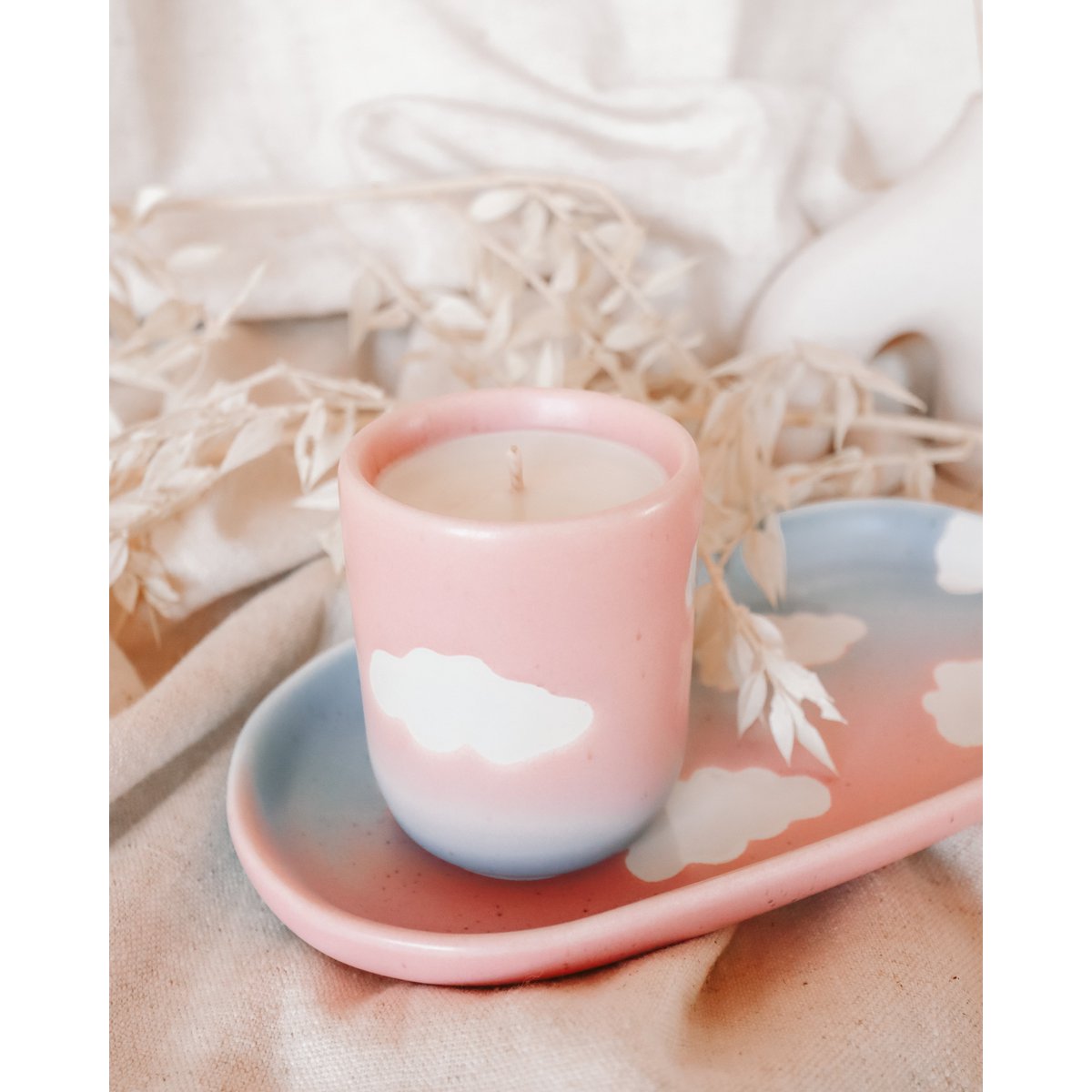 En la nube nueve mini tazas de café vela