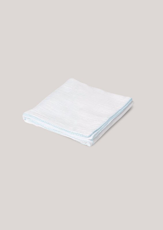 Muslin med hæklet piping - Lyseblå piping