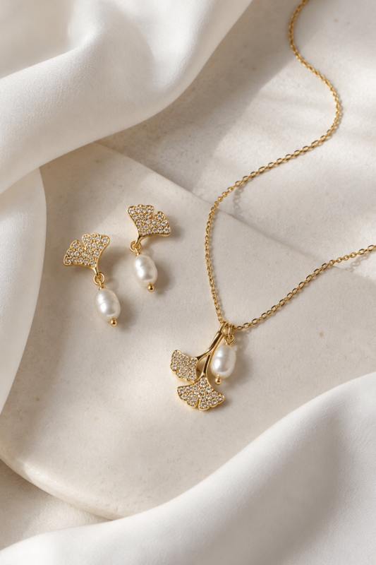 Ginkgo Pearl Drop – Collana Foglia Ginkgo con Perla