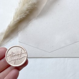  White pearl-colored wax seal stamps with a butterfly design, sold in a pack of 10 pieces.