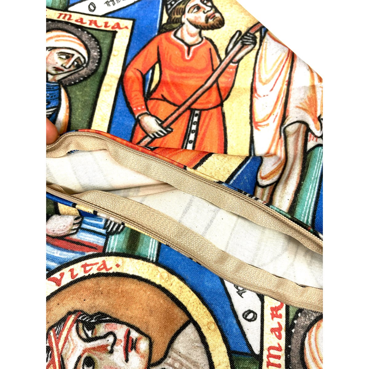 Housse de coussin avec manuscrit enluminé de crucifixion médiévale, art gothique | REL030