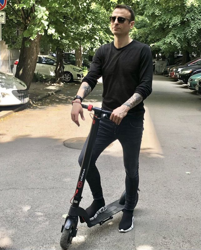El patinete eléctrico oficial Cruzaa Commuta