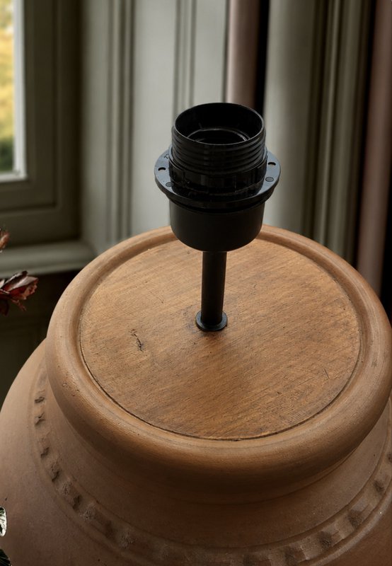 Terracotta nr.57 - Timelessly Human Collection - Keramisk bordlampe