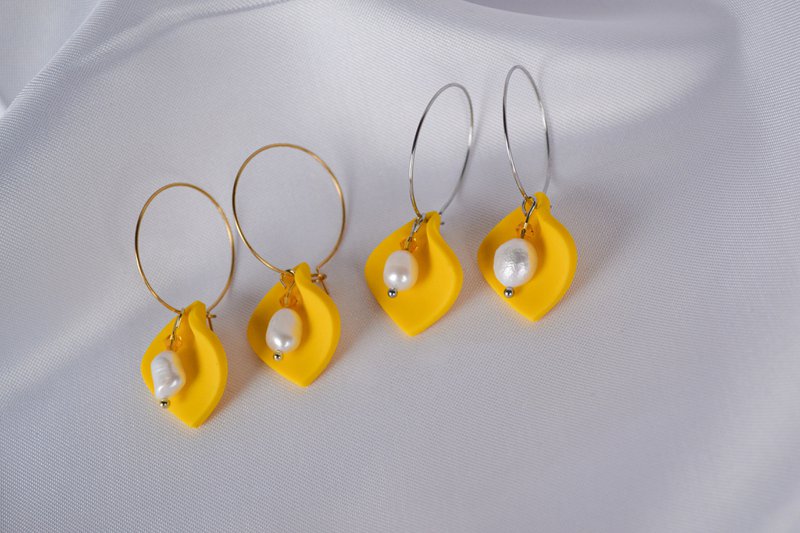 Leyla hoop earrings in yellow