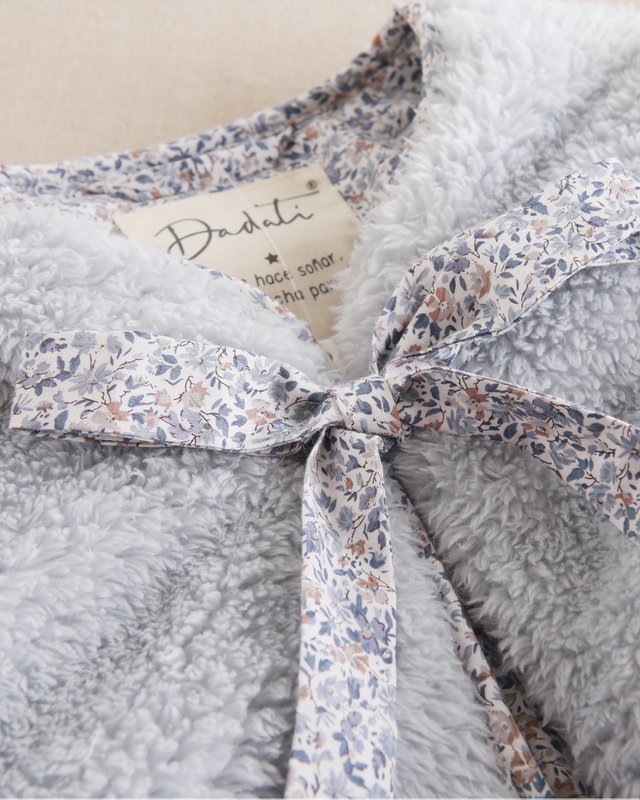 Girl's gray faux fur coat with flower pockets P129-11607211