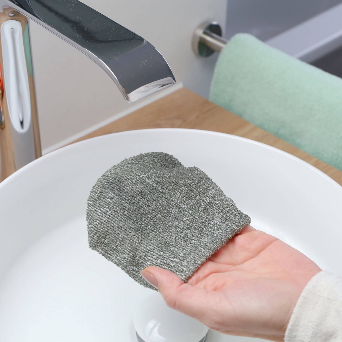 Makeup Remover Glove | Alternative to Cotton Pads