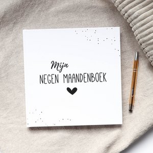 Neun Monate Buch | schwarz und weiß