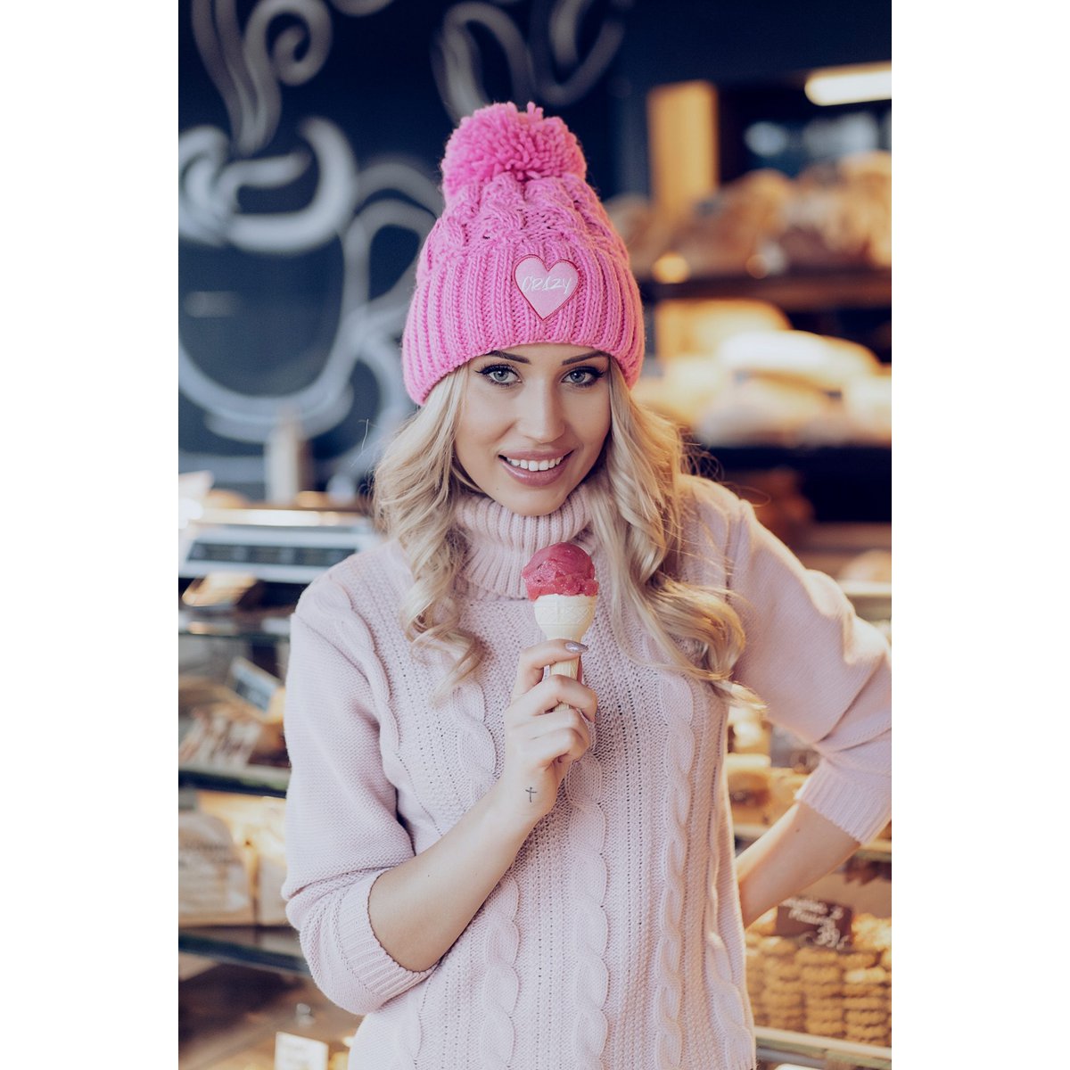 Czapka z wełną CRAZY - PINK