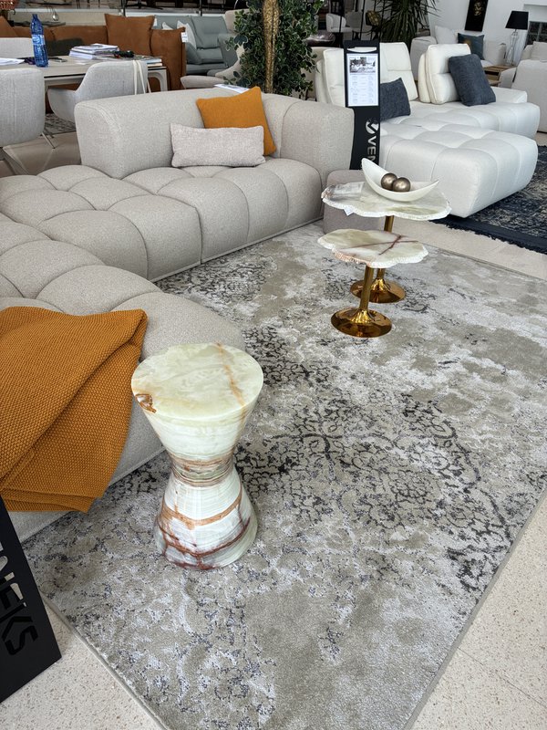 Mesa decorativa contemporánea en ónix blanco