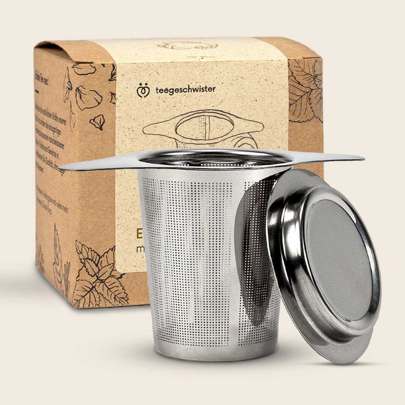 Stainless steel tea strainer with lid