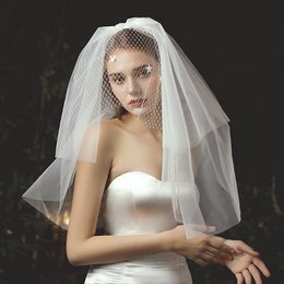 Elegancki trzywarstwowy welon ślubny z siatką zakrywającą twarz