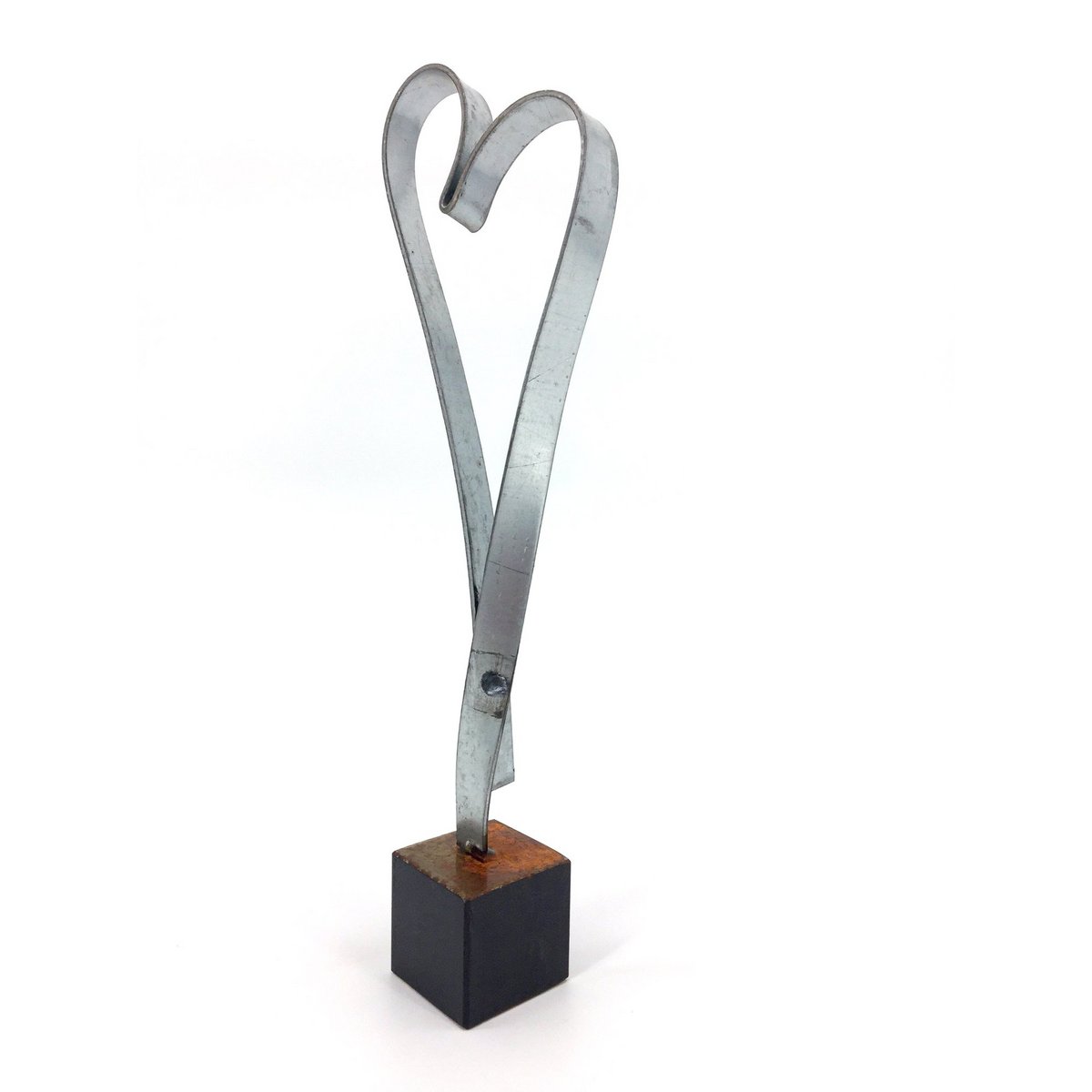 Escultura en metal "Corazón de Rubigo"