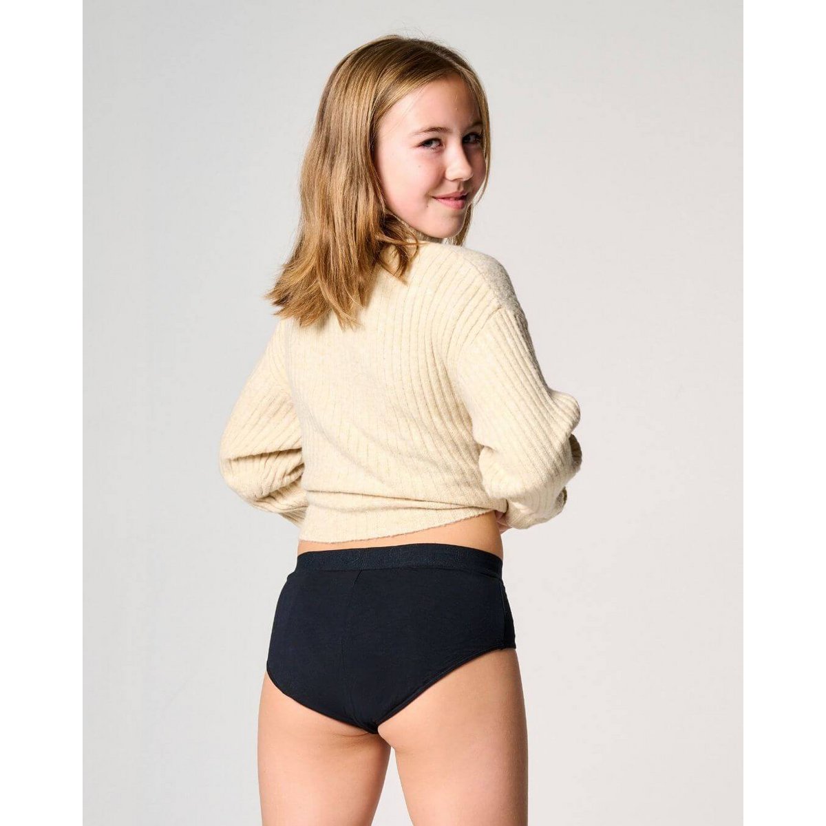 Pantalón menstrual hipster niña – absorción media (estampado cerezas)