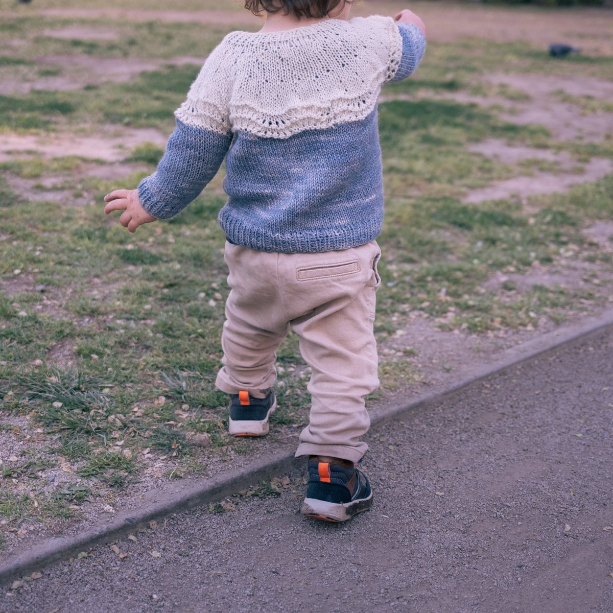 Two-tone pullover