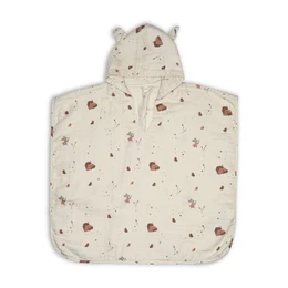  Cream-colored kids bath towel with a unicorn design and heart-shaped patterns. Made of soft, absorbent material suitable for children aged 1-4 years.
