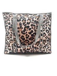 Leopard print tote bag with black and beige colors, geometric pattern details, large capacity handbag.