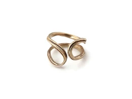 Verstelbare gepatineerde bronzen ring – sculpturaal organisch