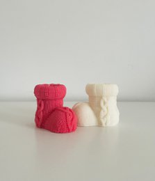 Handgegossener Schuh aus Kerzenwolle