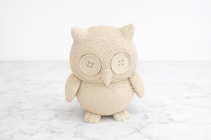 Eterna Wonder — Uglefigur i strikstil — Dekorativt objekt — Beige