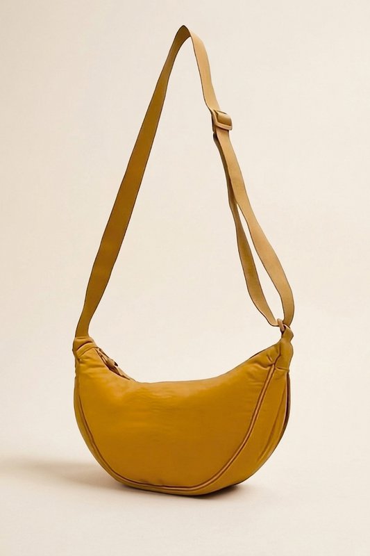 Bolso media luna con bandolera de nailon