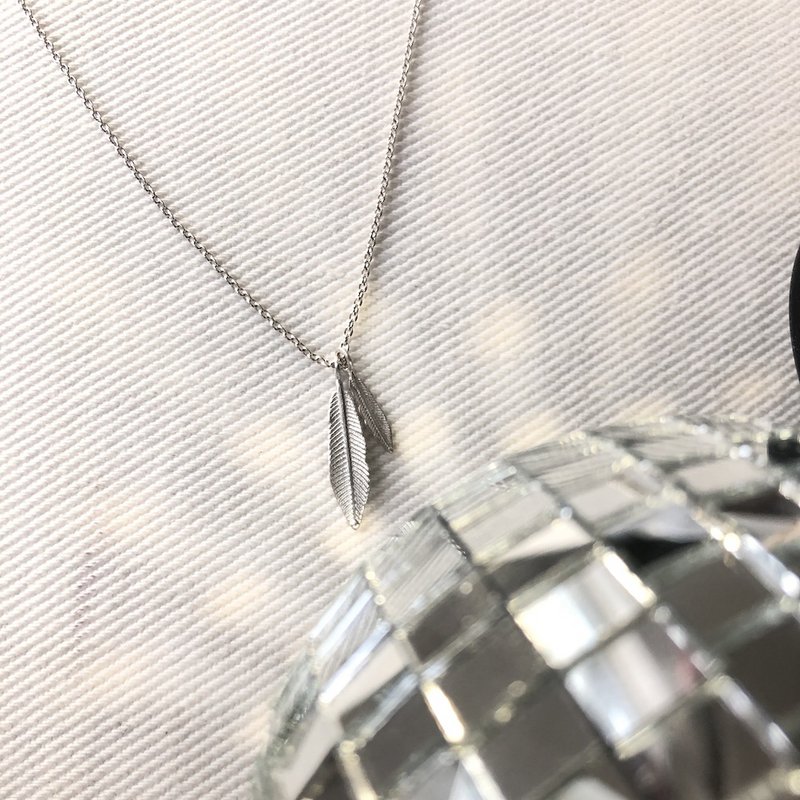 Feather Party necklace