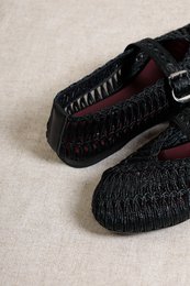 DORIS BLACK – Mary-Jane-Flats aus geflochtenem Raffiabast