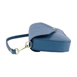 RB1023P | Kleine Umhängetasche mit abnehmbarem Kettenschultergurt aus echtem Leder, hergestellt in Italien. Verschlussklappe. Accessoires aus poliertem Goldmetall – Farbe Luftwaffenblau – Maße: 22 x 12 x 3 cm