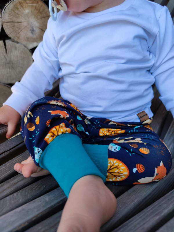 Pantaloni per bebè animali della foresta Forest Friends navy, verde abete