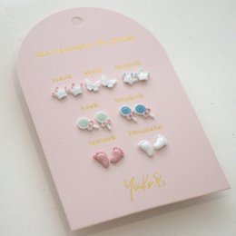 Doos met 7 oorbellen — Babyshower van de Poëzieweek