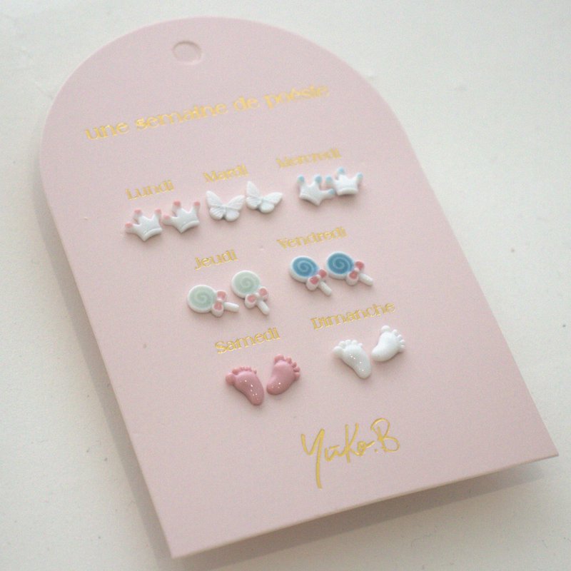 Doos met 7 oorbellen — Babyshower van de Poëzieweek