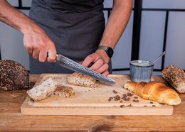 Knife - Serrated bread/pastry knife with bamboo Saya and bamboo box - 200 mm blade