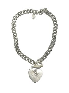 Dubbele parel en ketting met een hartfit in zilver