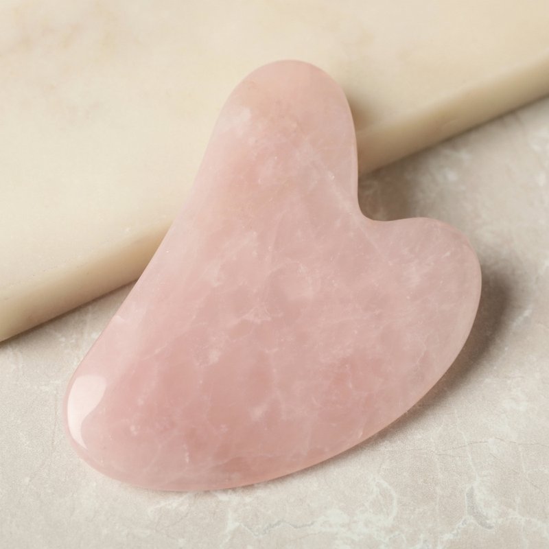 Gua Sha Quartz Rose - Natural Stone Face Masseur - Facial Care Accessories - Lifting - Anti -wrinkles - Cotton cover provided