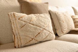 Dutch Decor DUUK - Cushion 30x50 cm - Tofu - beige with gold