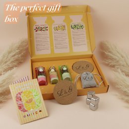 L&G - Arrangeret Rom Box “Sweet Rom” | Hjemmelavet romfremstillingssæt med naturlige krydderier | 3 hætteglas med eksotisk smag + isterninger + glasbrikker | Mors dags gaveidé