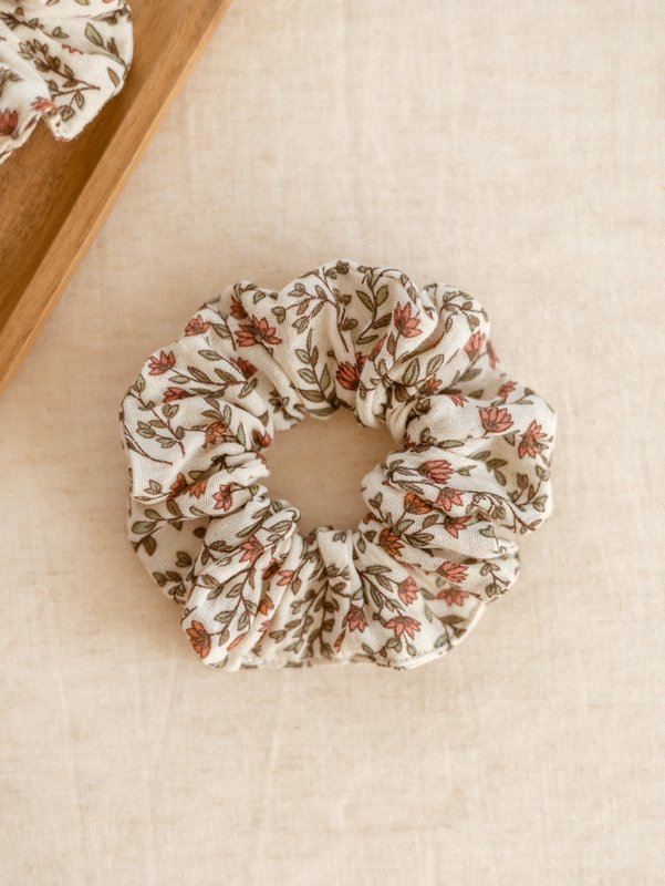 Wide Scrunchie / olive + terracotta petals