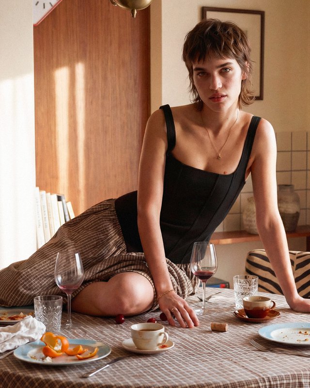 Robe mi-longue à carreaux marron avec corsage contrasté Rove