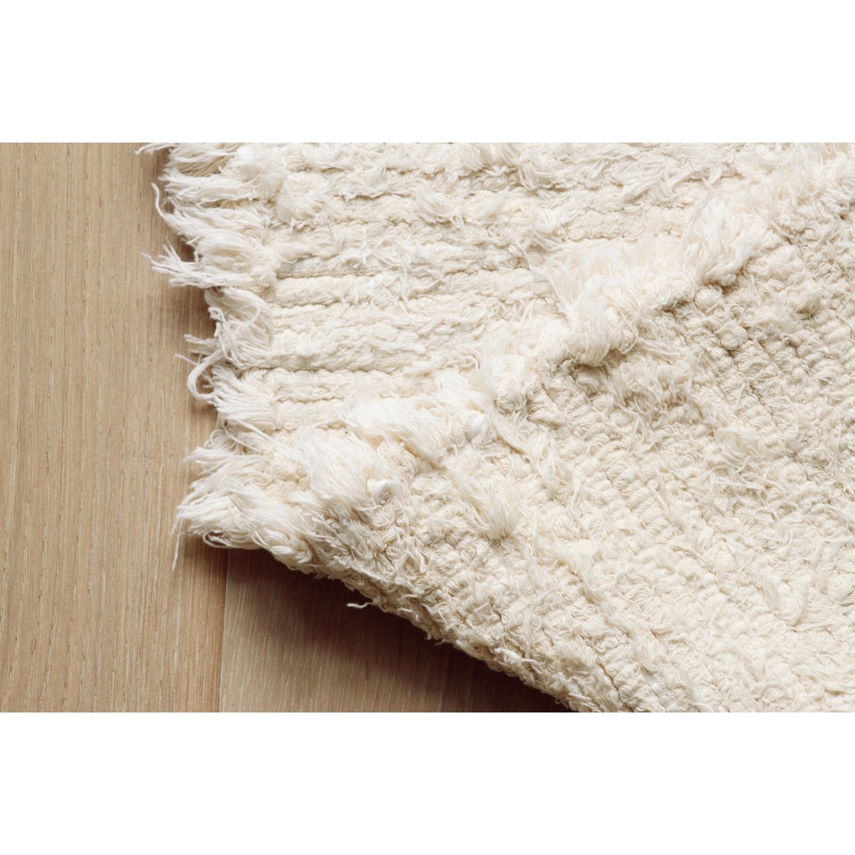 Klein crèmekleurig katoenen vloerkleed van 100/50 cm