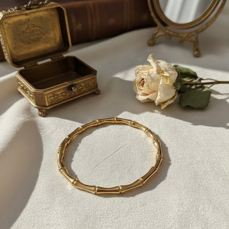 BAMBOO GLOW – Pulsera Rígida Impermeable de Oro