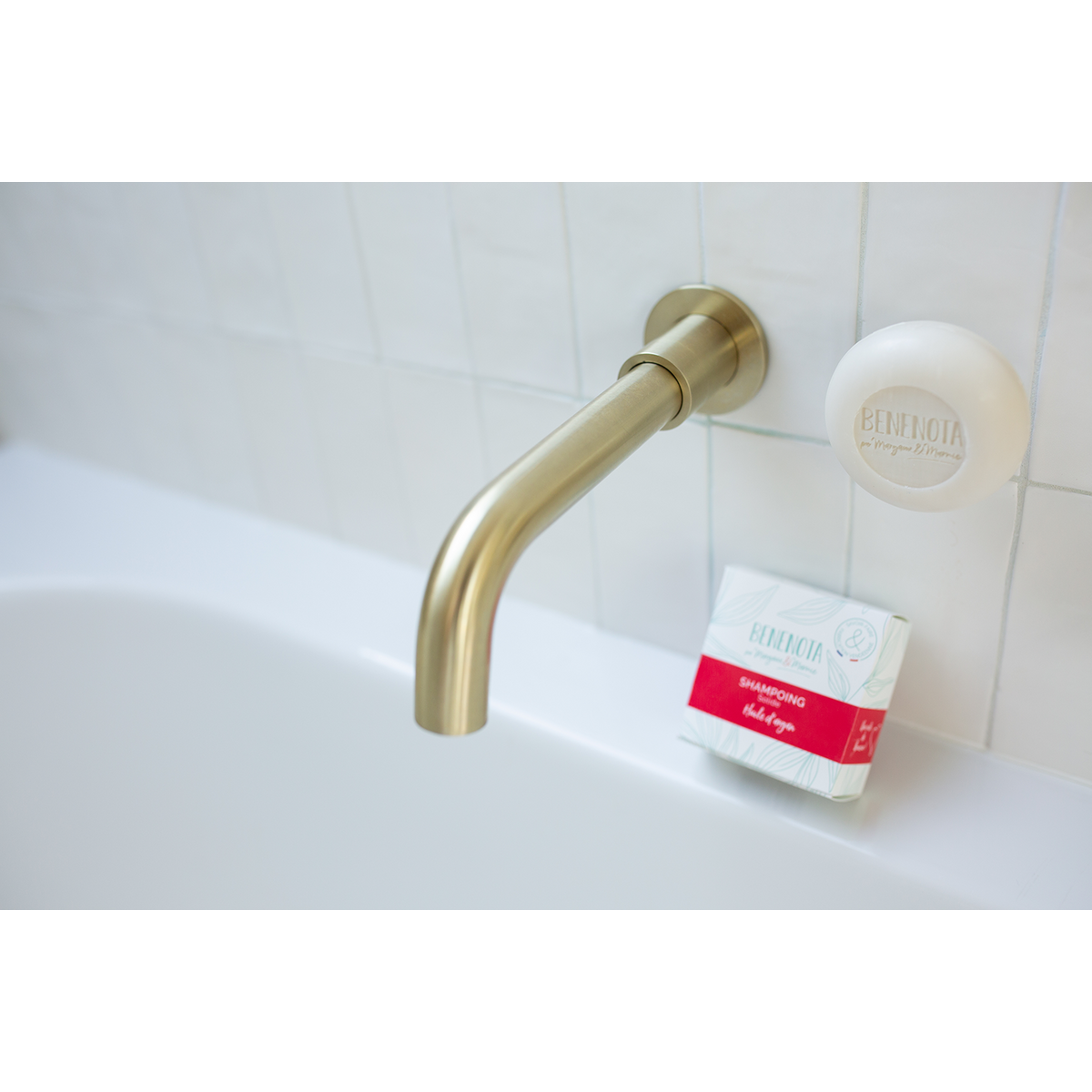 Solid moisturizing shampoo with argan oil