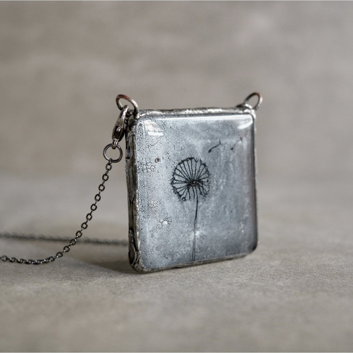 Paardebloem ketting, Leuke statement sieraden, Handgeschilderd glas