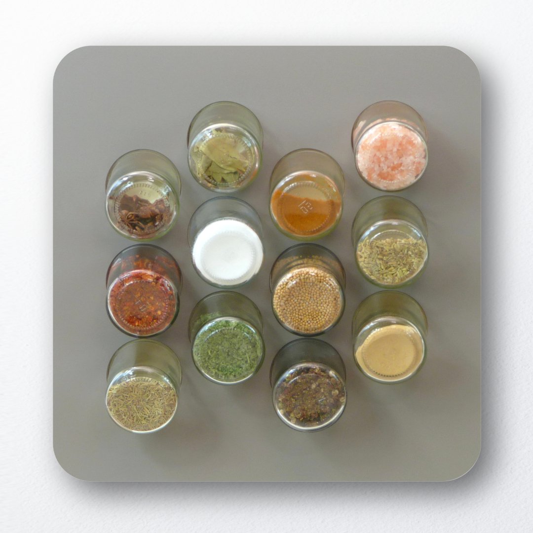 Especiero marrón grisáceo · con 12 vasos · madera contrachapada de abedul · Frente HPL marrón grisáceo