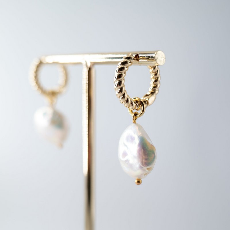 ISABELLA – Intertwined Circles with Keshi Pearl