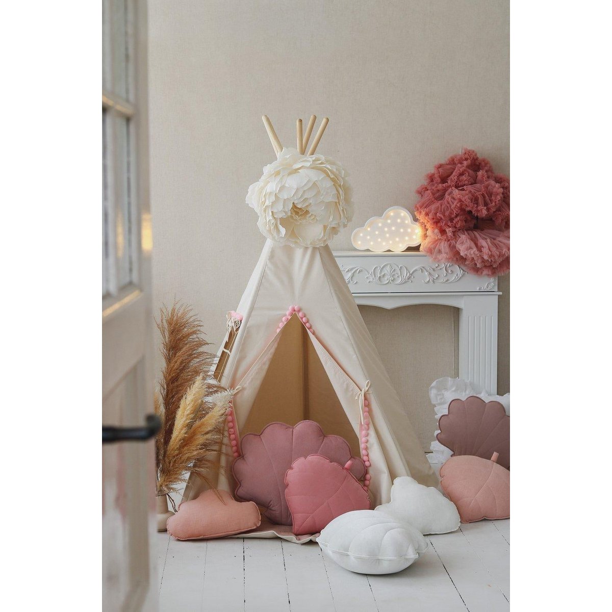 Teepee "Fluffy Pompoms" con pompon e set tappetino